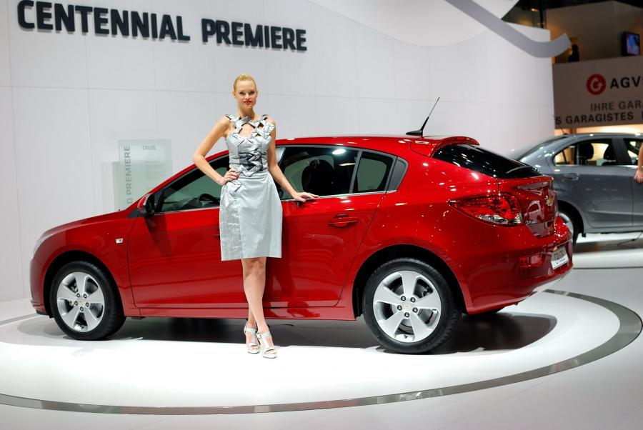 Chevrolet Cruze Hatchback 2012 года  (фото 3 из 13)